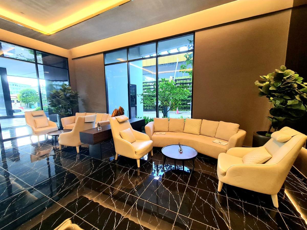 Beacon Executive Premium Suite Джордж Таун Екстериор снимка